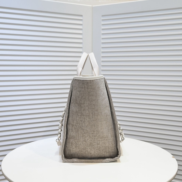 シャネルバッグ背面デザイン